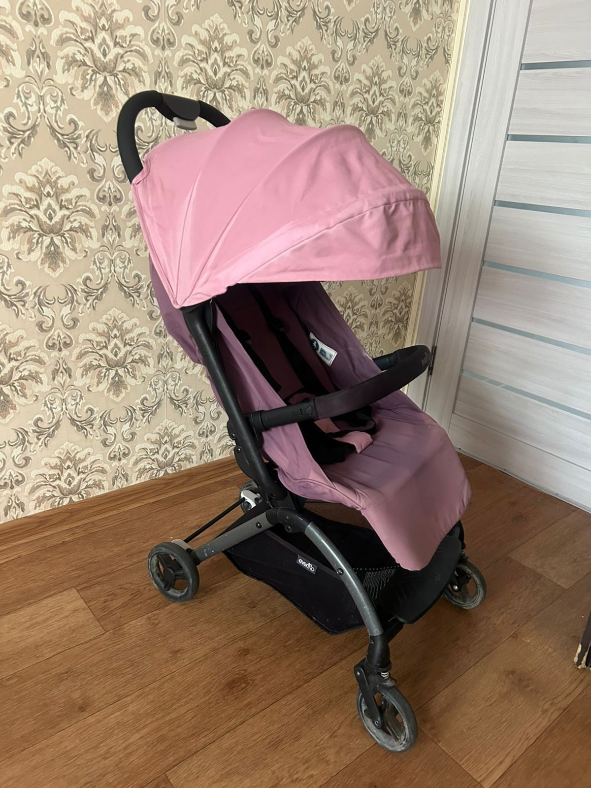 Продаю прогулочную коляску Happy Baby