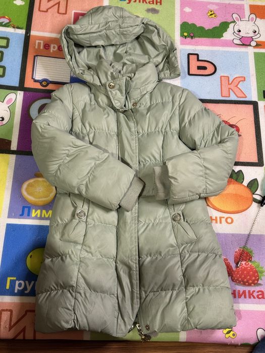Продается куртка на девочку, очень теплая.