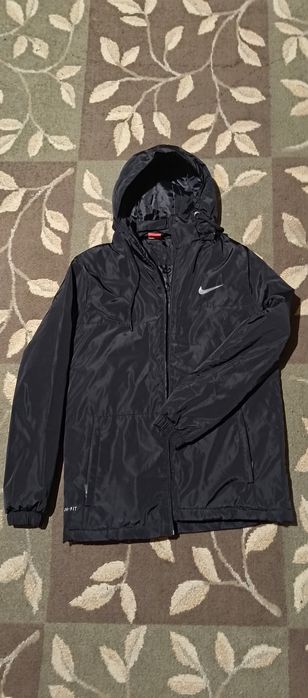 Vand geaca nike noua