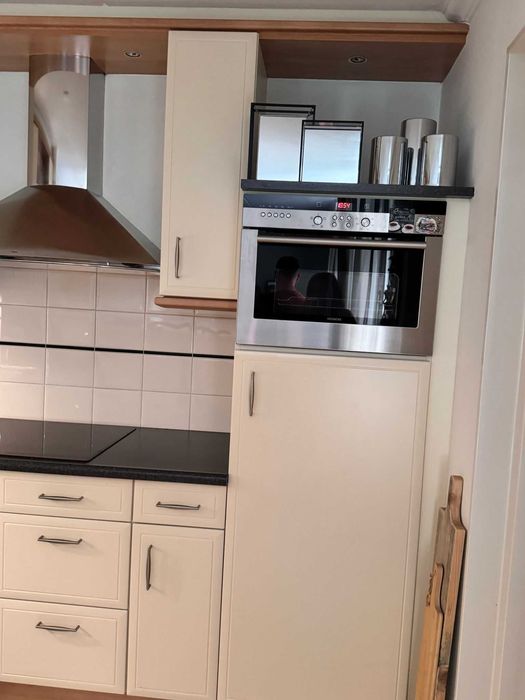 Mobila bucatarie dotata complect cu electrocasnice