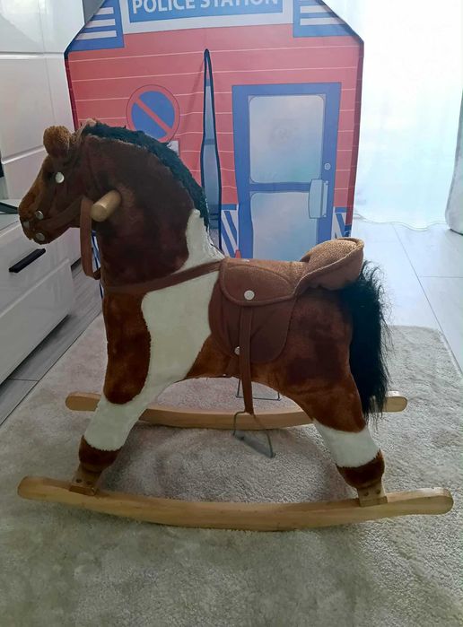 Căluț balansoar cu sunete