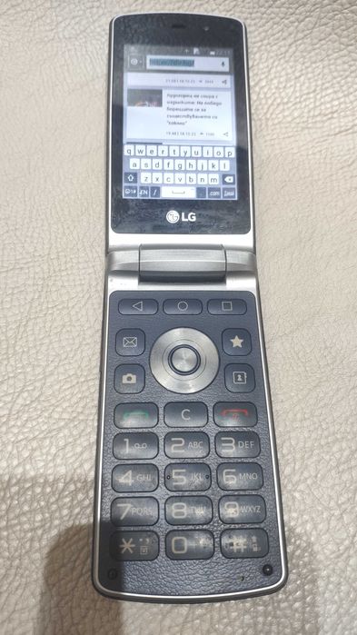 Смартфон със тъч скрийни и копчета модел LG Wine smart