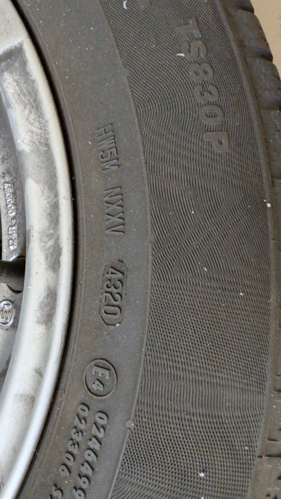 Продавам зимни гуми 215 60 16 Continrntal