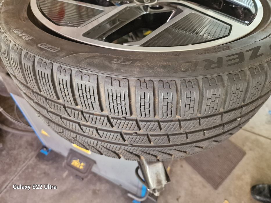 285 40 20 Pirelli 245 45 20 Sport packet