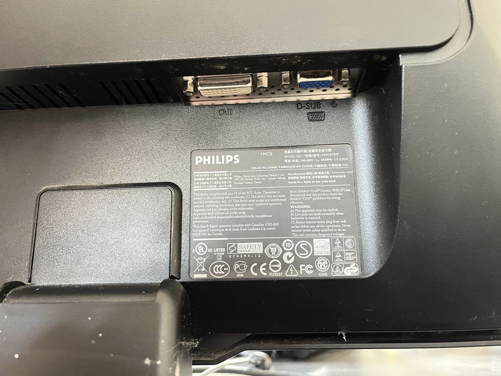 Monitor Lenovo 1951pwD de 19 inchi