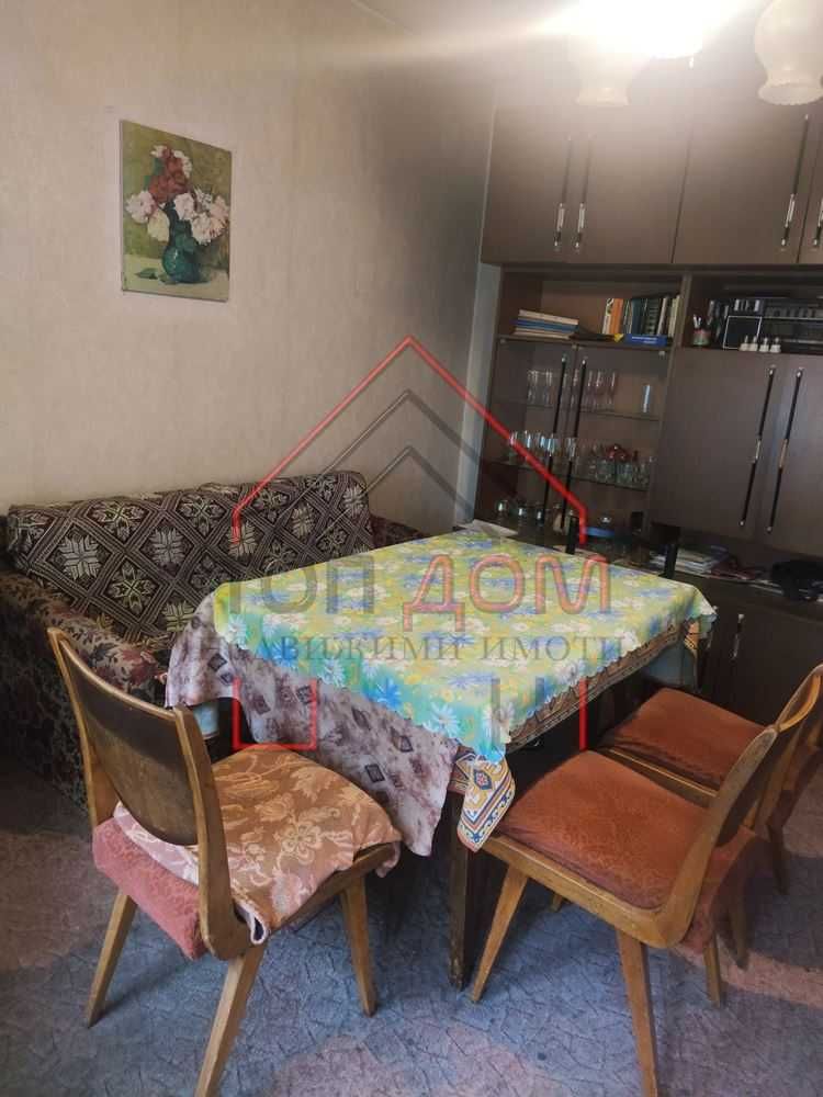 Четиристаен!Площ 120кв.м.!Идеален Център!За ремонт!Втори етаж!Код6279