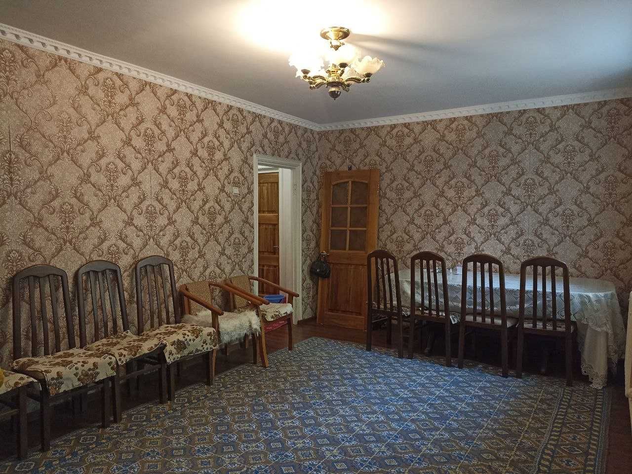 Продаётся двух этажный большой дом на улице 8 марта
