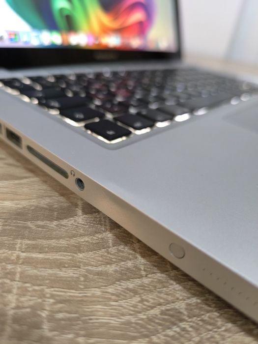 Macbook Pro 13" i5 8gb 128gb ssd Video 1.5gb