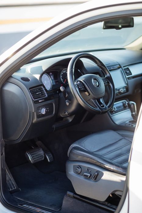 VW Touareg R-Line/CarPlay/360°/ACC/WEBASTO/ Panoramic/Keyless, Perne