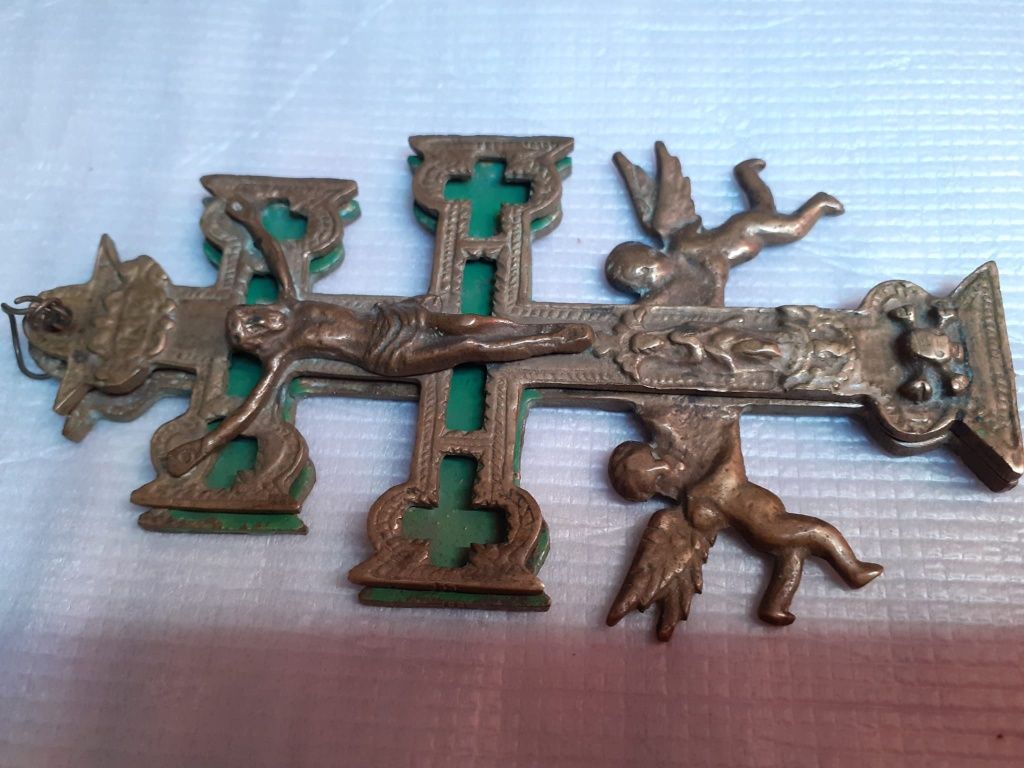 Crucifix vechi din  bronz