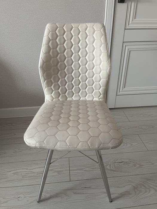 Продам стол и стулья