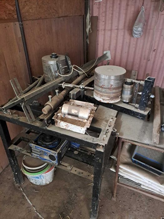 Vând utilaje hârtie igienică