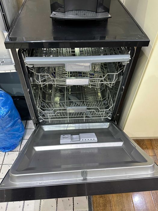 Продаю кофемашина JURA C 60 . Посуда моющая машина GOODWELL 14