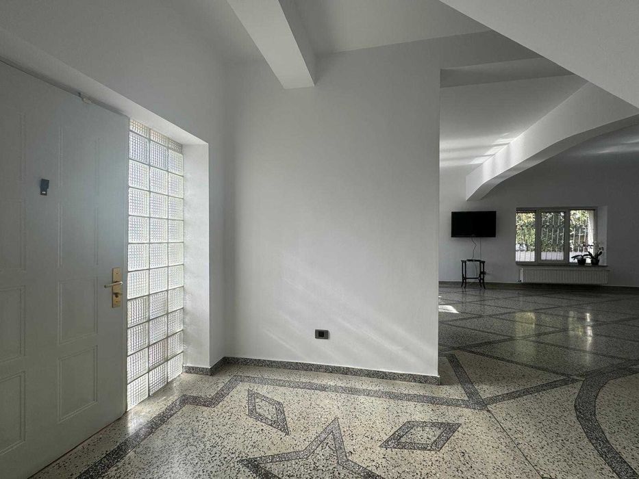 Proprietar vand vila 9 camere, Parc Bazilescu