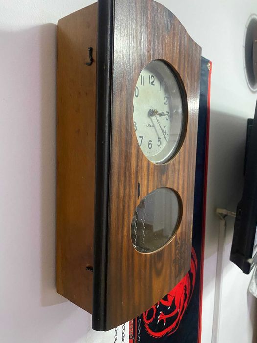 Ceas de perete cu pendul si greutati