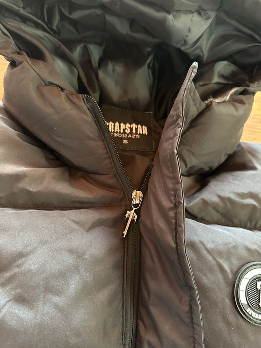 Мъжко,черно,зимно яке Trapstar с бродирано лого на гърба