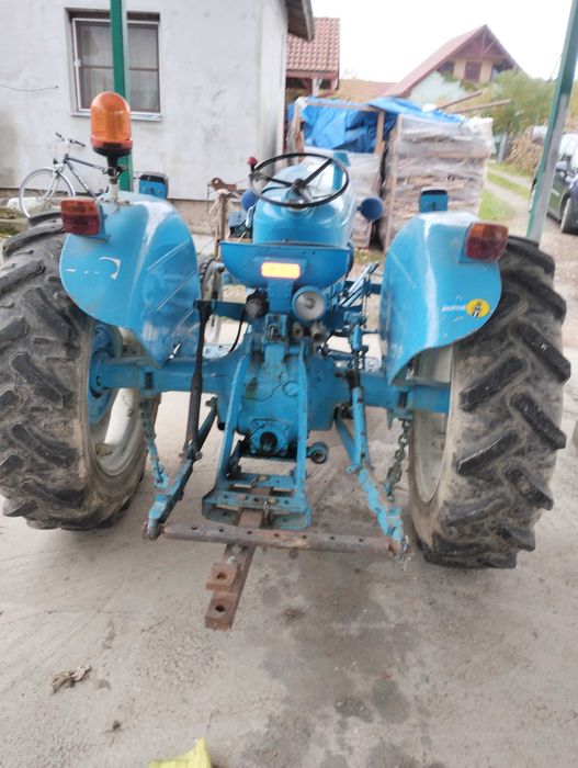 Vând tractor Ford dexta