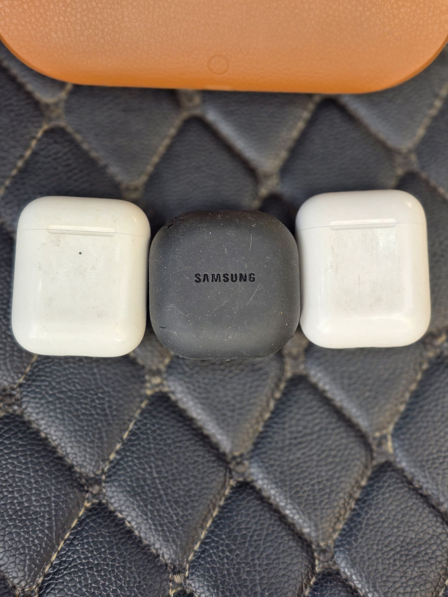 Airpods 2.1, Airpods 2.2, Galaxy Buds 2 Pro.