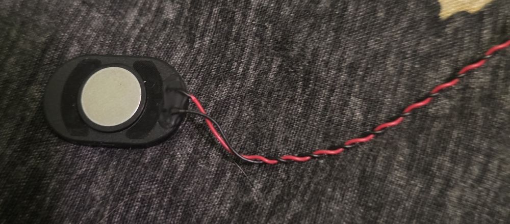 Vând o baterie  tableta UtOH 1005D, și un difuzor tot de la tableta