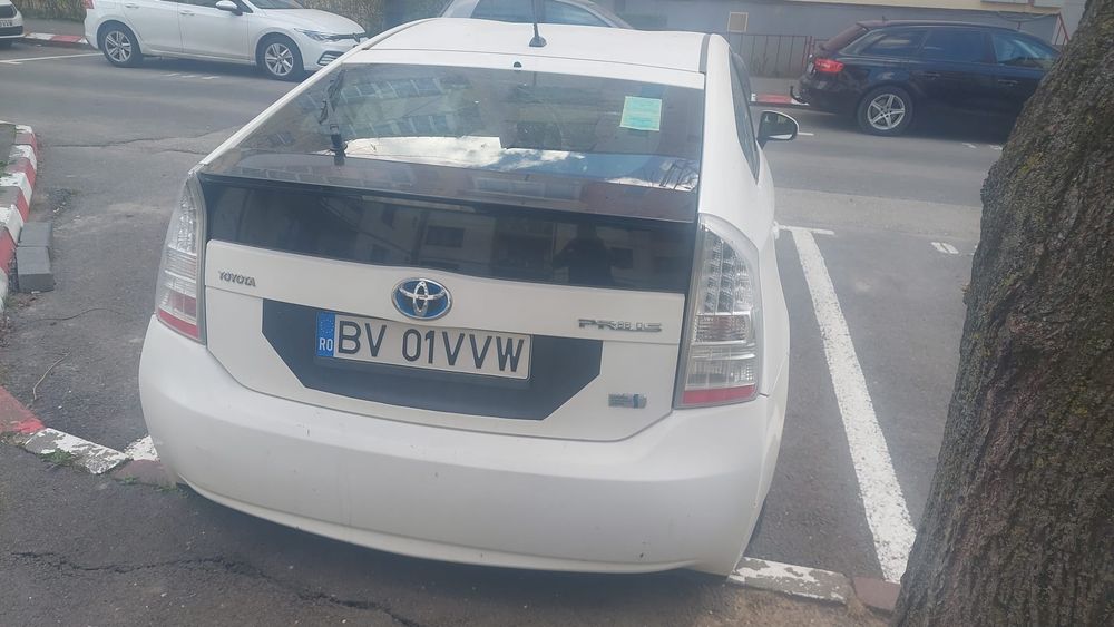 Inchiriez Toyota Prius 3 Hybrid+GPL pentru Delivery Glovo/Wolt