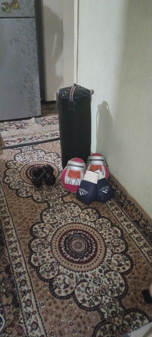 Продаются:Самокат, Набор для бокса.