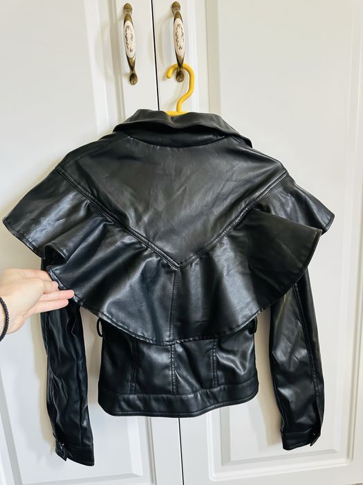 Geaca din piele ecologica , masura Xs / S , cu volane