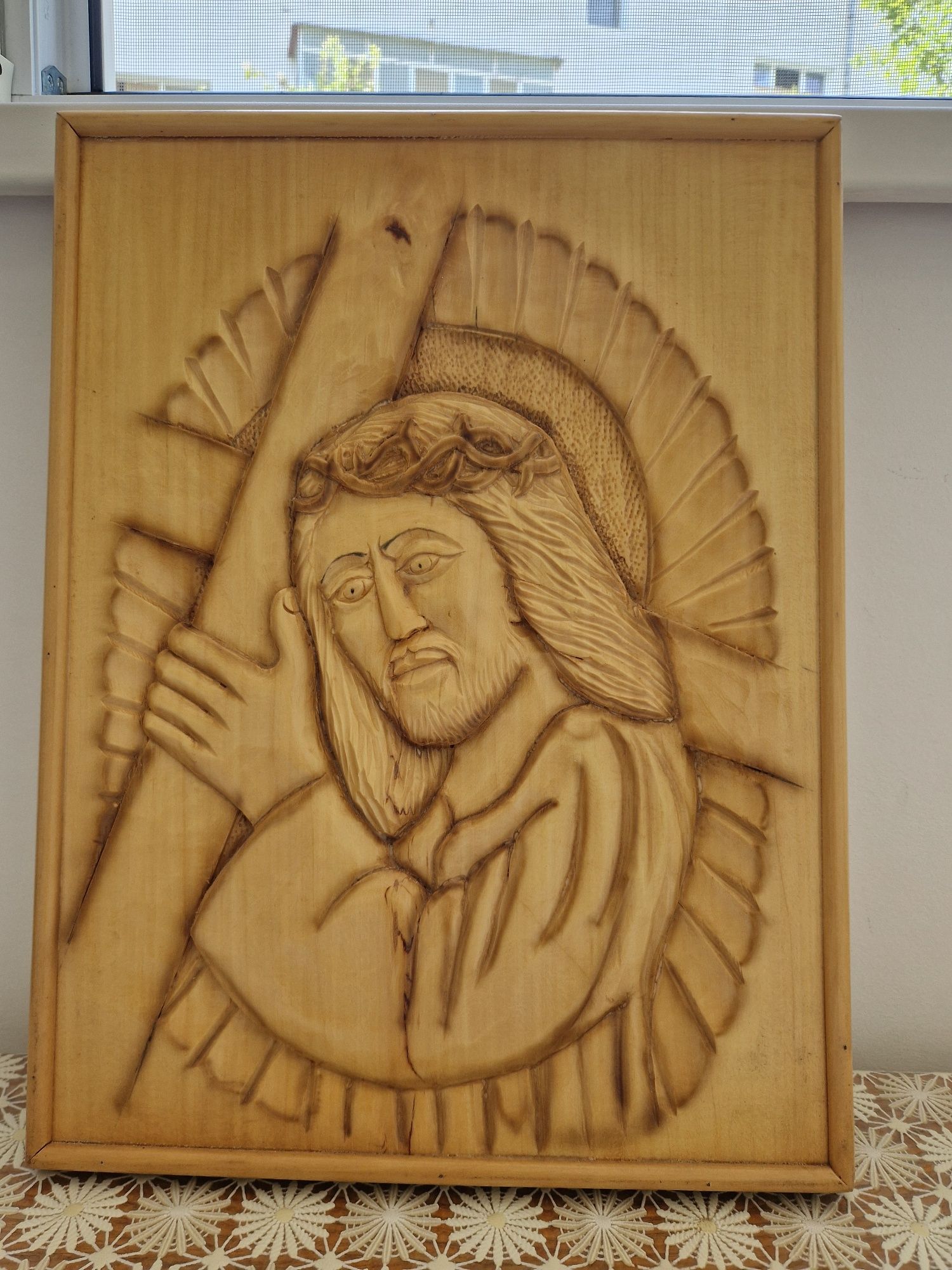 Tablou din lemn masiv  vechi sculptat manual și sfintit