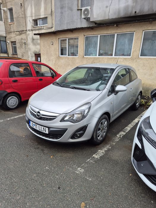 Opel Corsa alb cu 3 usi