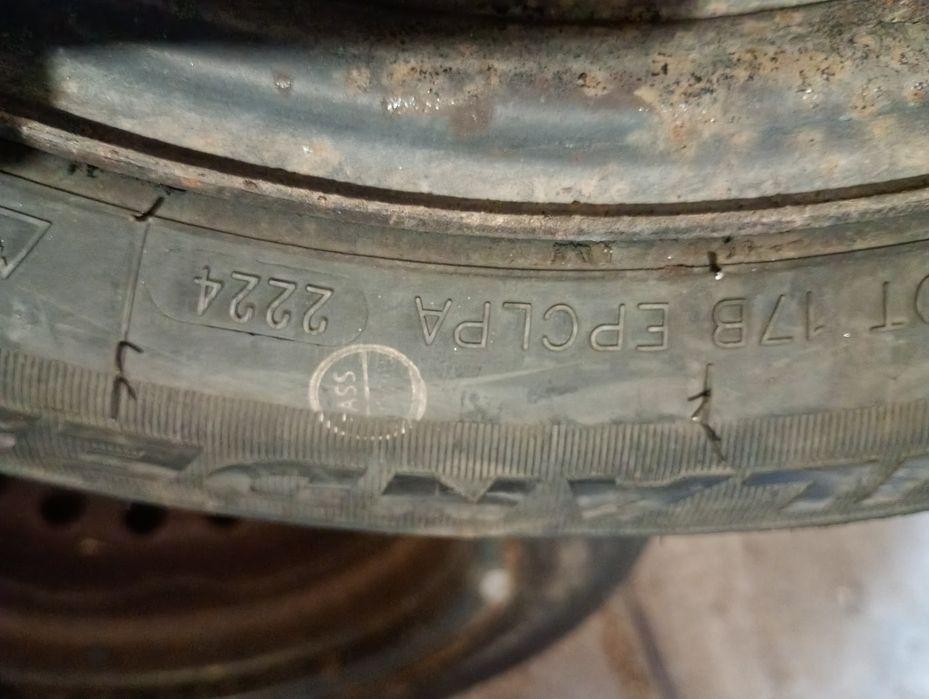 Vând cucouci iarnă 185/55/14 scoda fab2 polo Seat an 2024Grenf
