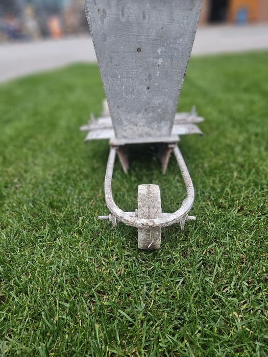 Masina de trasat cu var , gazonul