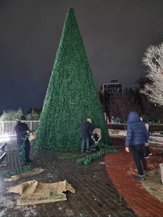 Большие новогодние ёлки,