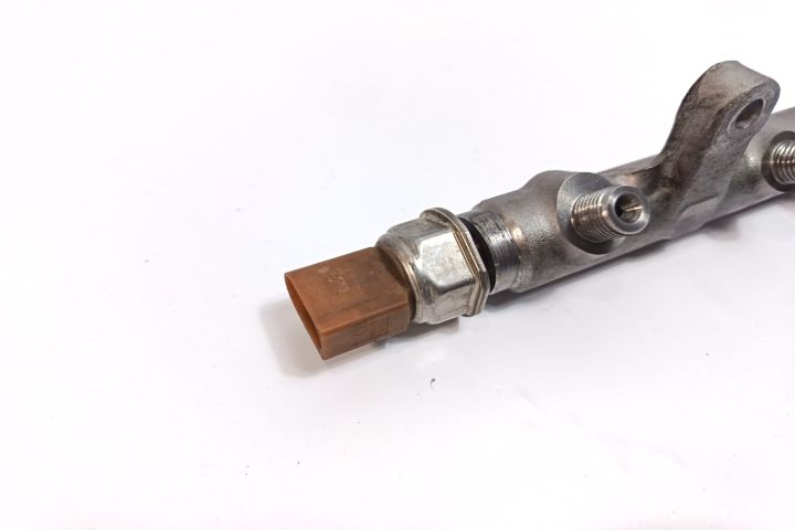 Rampa injectoare 03L089C Volkswagen VW Passat B6