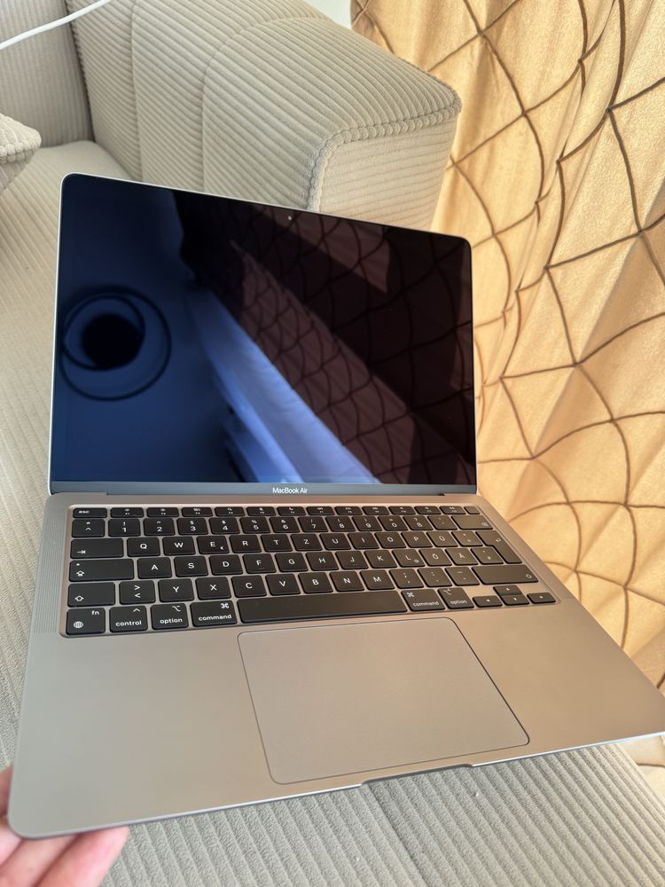 MacBook Air 13" (Model A2337) – 256 GB SSD, M1, Перфектно състояние!