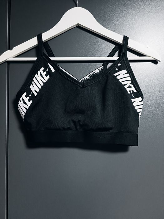 Bustiera Nike originală