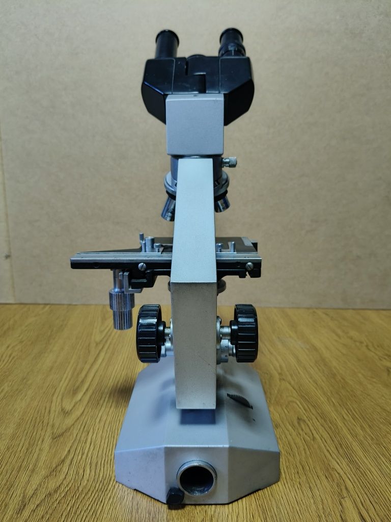 Microscop laborator, cercetare, IOR binocular.
