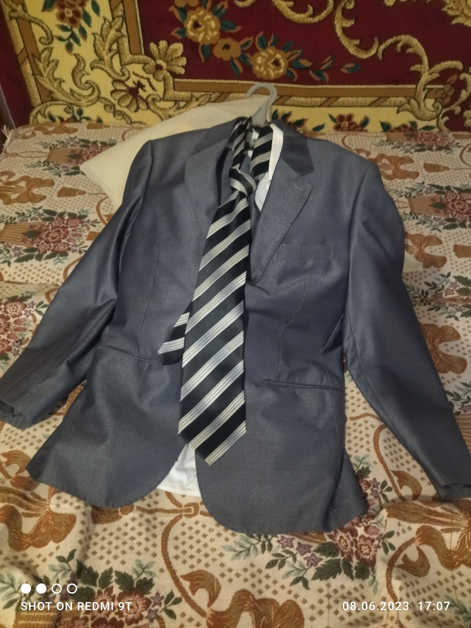 Продам костюм мужской р.48-50