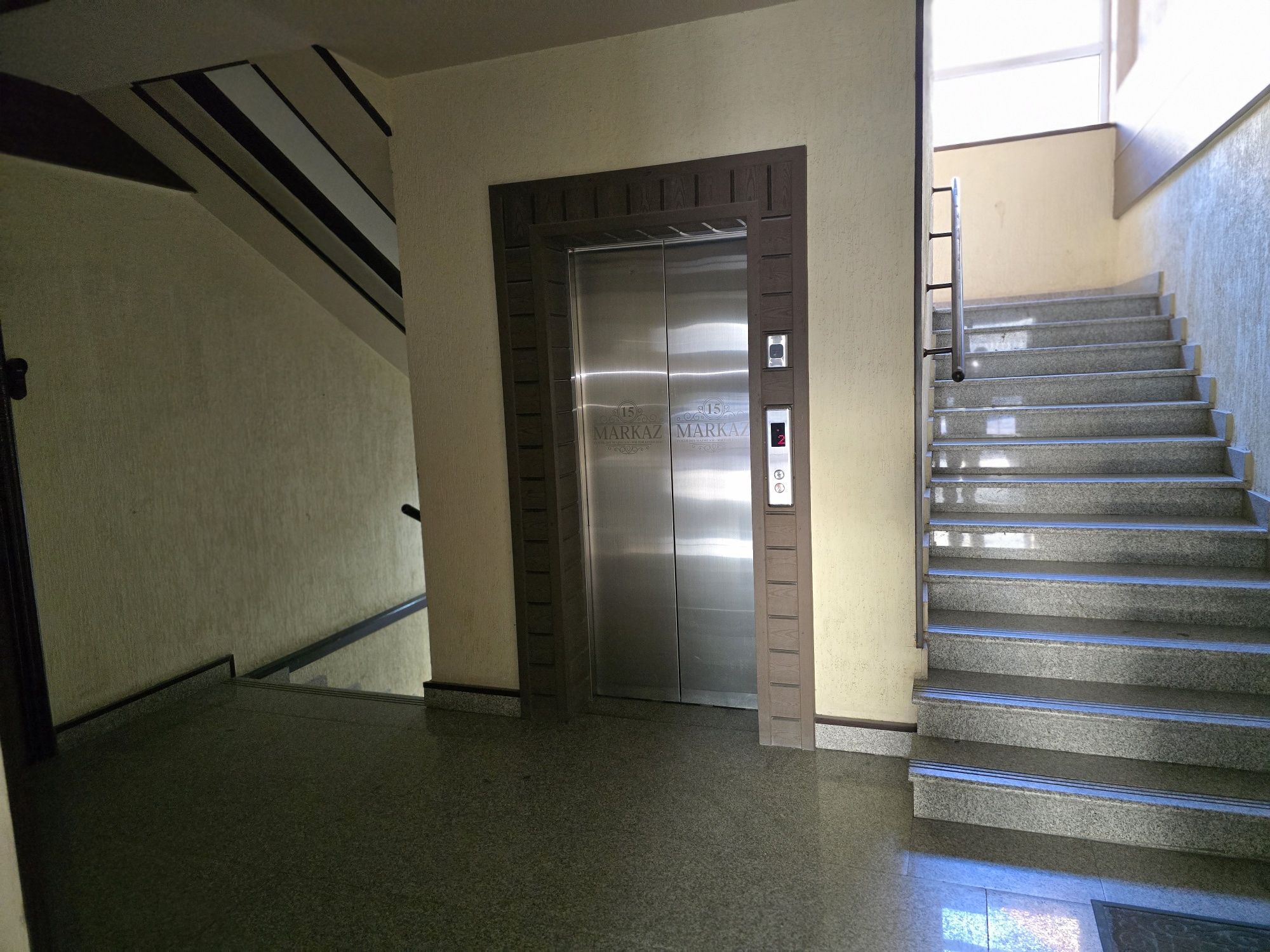 Жангох ц 15 Продаётся двухярусная  квартира 434 кв.м . Дуплекс 7-8 эта