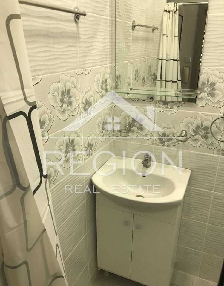 Дава се под наем Тристаен апартамент в Варна, ВИНС - 75 кв.м за 765 € - Снимка #11