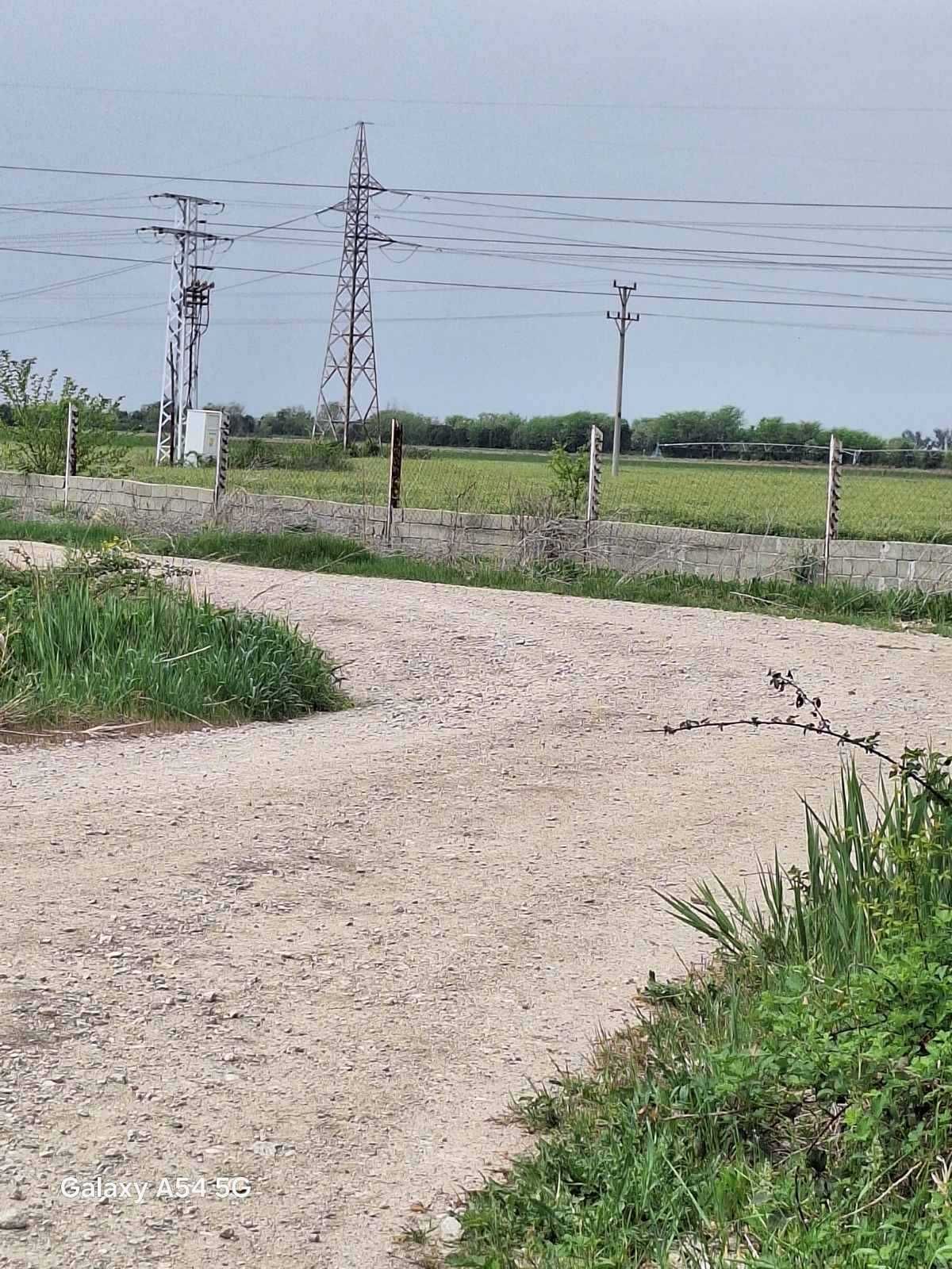 Парцел на Карловско шосе зад Лукойл