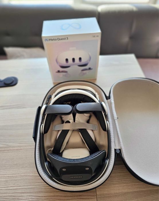 Meta Quest 3 (128GB) + Пълен комплект (слушалки, каишка, кейс, кабел)