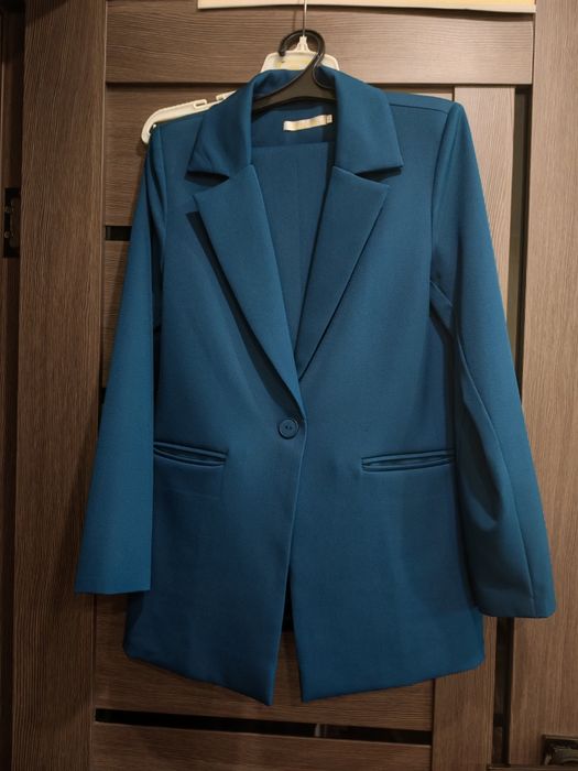 Костюм брючный продам