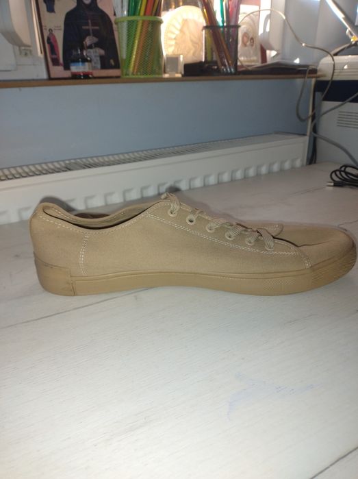 Vând teniși calvin klein