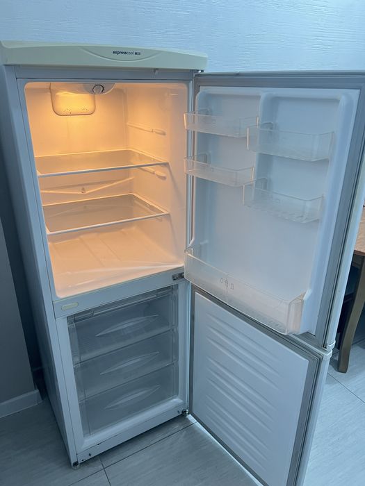 Продам Холодильник Машинку LG