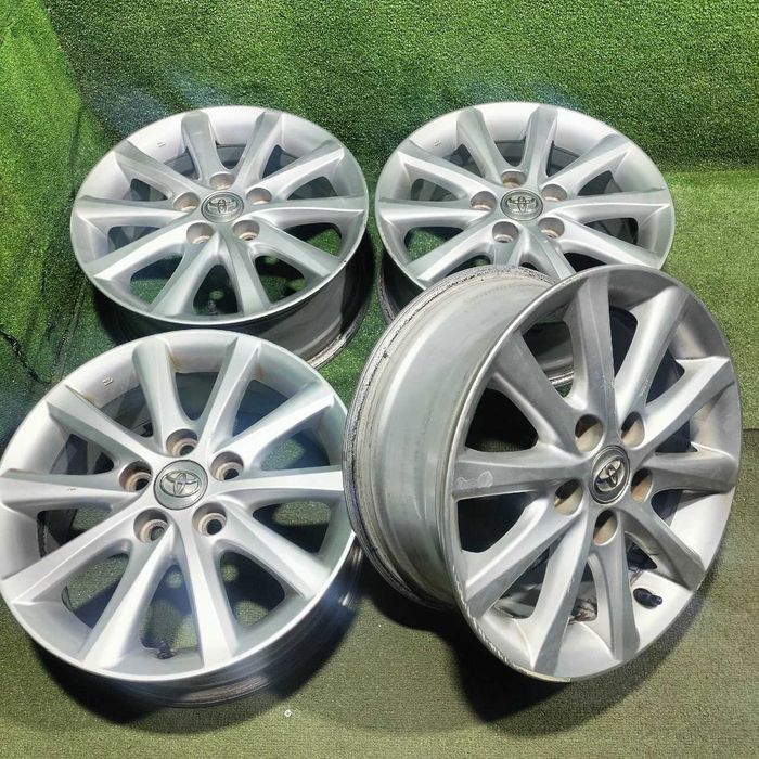 Продам Родные оригинальный диски на Toyota Camry 45 R16 5/114,3 ET45
