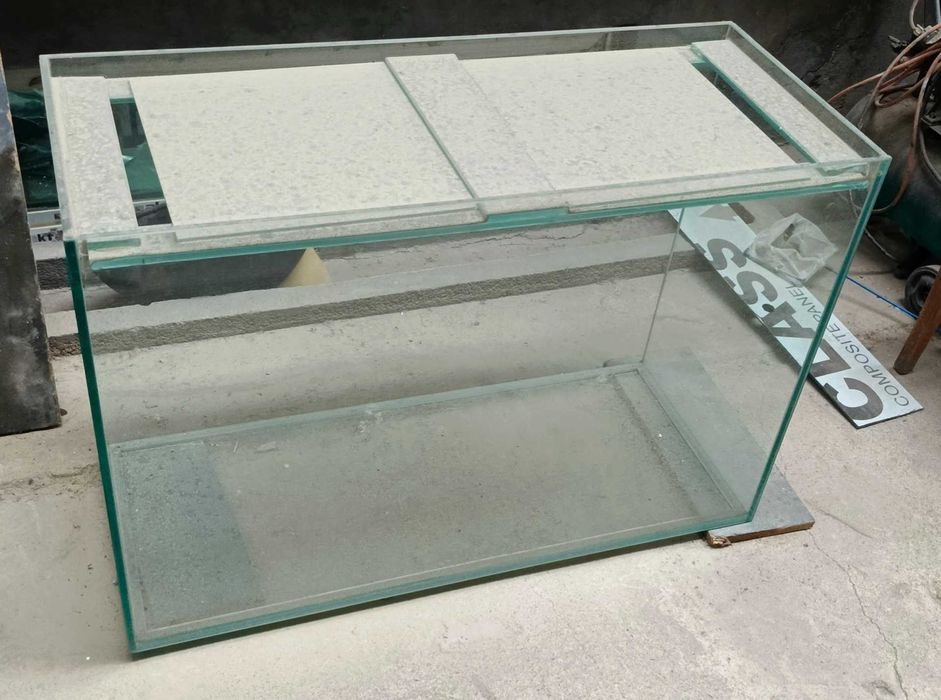 Yengi akvarium banka sotiladi, ishlatilmagan.