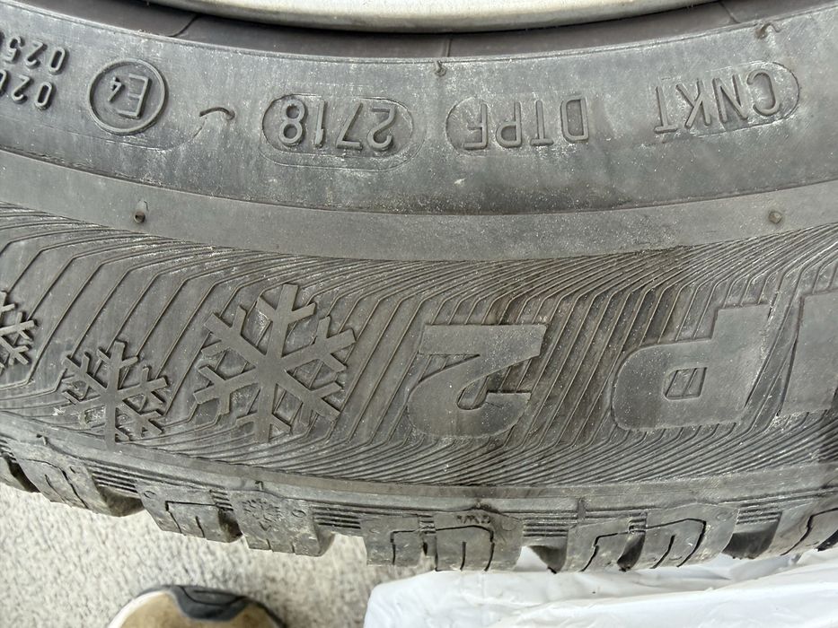 Зимни гуми с джанти DEZENT 215/60/17