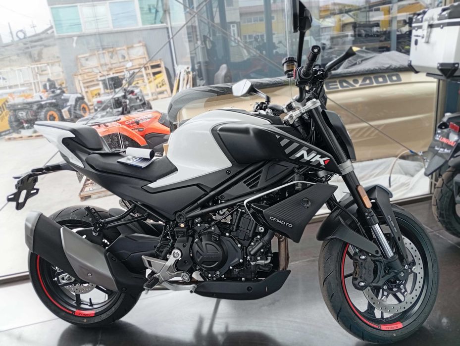 Motocicleta CFMOTO 450NK 2025
