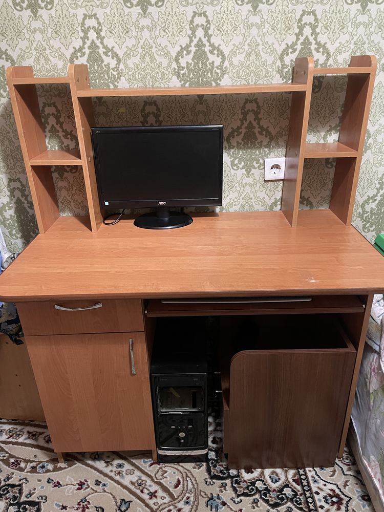 продам компьютерный стол
