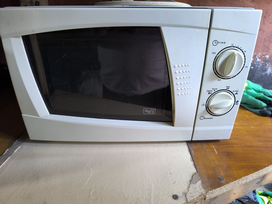 Продается микроволновая печь 700W 20 литров