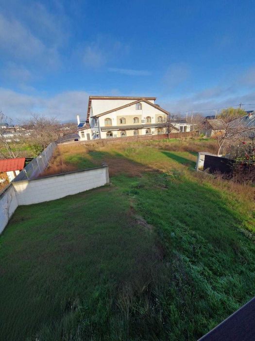 Casa situată în Dumbrava Roșie,la 7 km de Piatra Neamț,3 nivele D+P+M